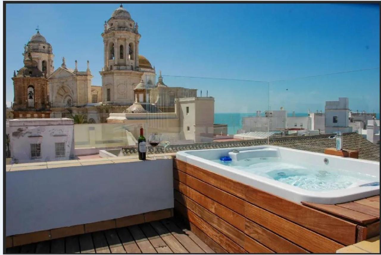 ***** Attic With Impressive Views And Jacuzzi Apartment Cadiz Luaran gambar